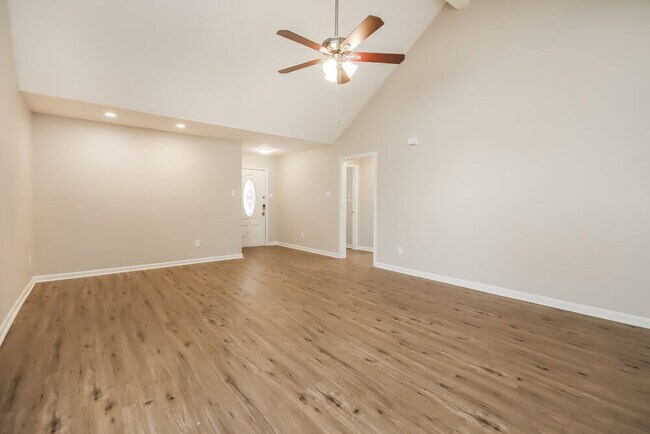 Building Photo - 918 Chase Park Dr
