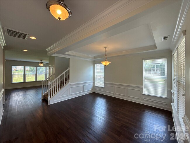 Foto del edificio - 1019 Dunhill Ln