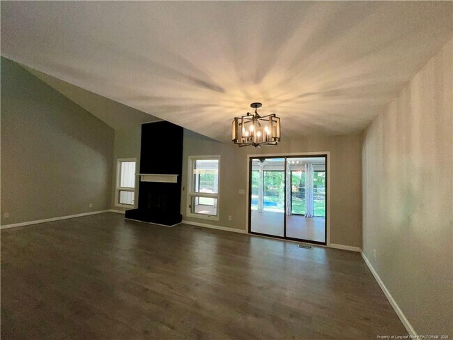 Foto del edificio - 1710 Chateau Cir