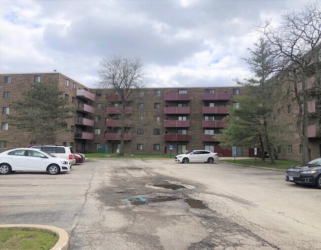 Building Photo - 1460 Fairlane Dr