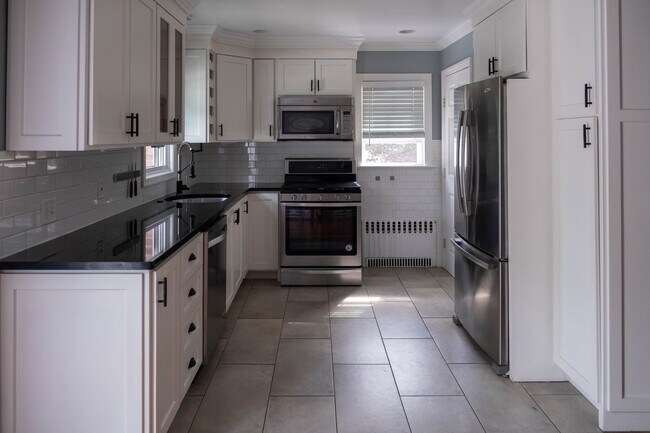 Foto del edificio - Beautiful Four Bedroom Home