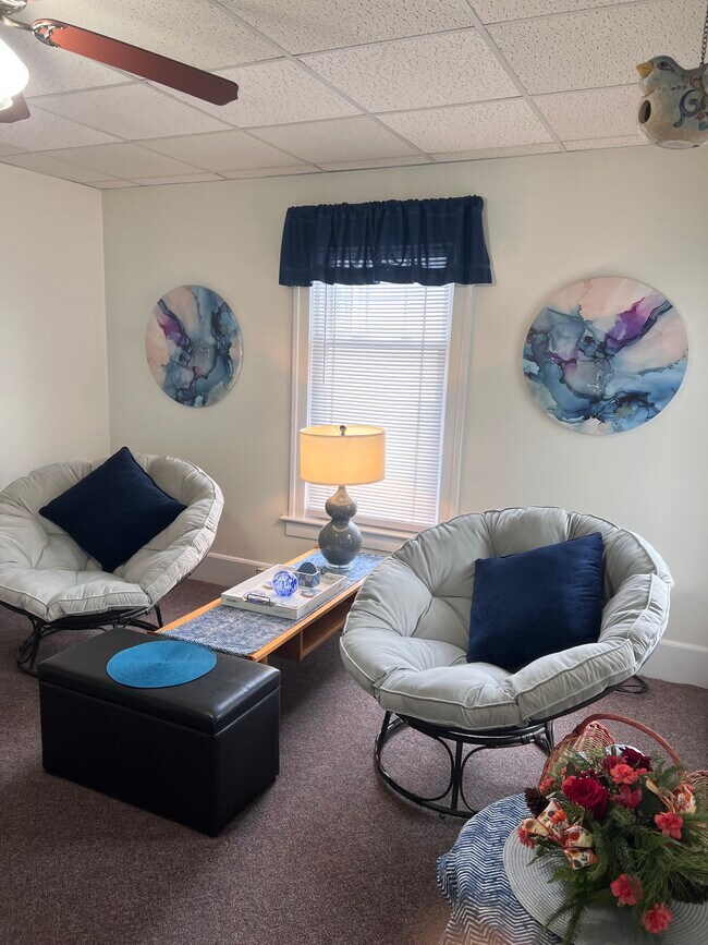 Foto del edificio - 48 Main W St