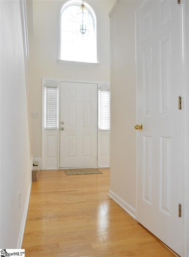 Building Photo - 121 Upward Way