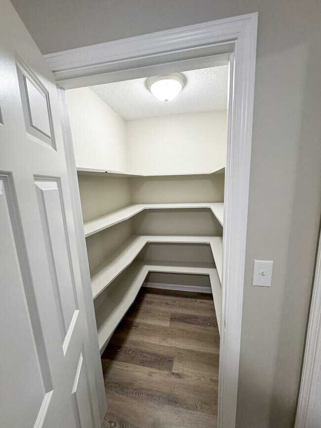 Foto del edificio - Completely Remodeled 4-Bedroom 2-Bath home...