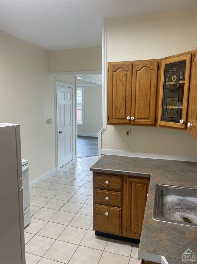 34 Hill St, Catskill, NY 12414 Room for Rent in Catskill, NY