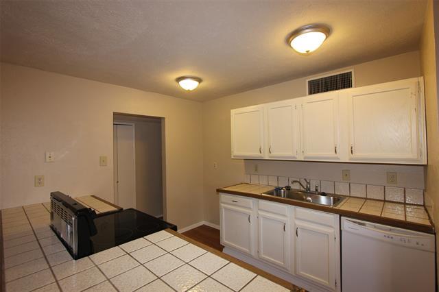 Building Photo - 110 W Way Dr
