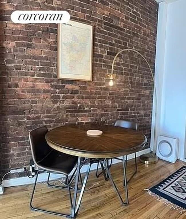 Foto del edificio - 213 W 21st St