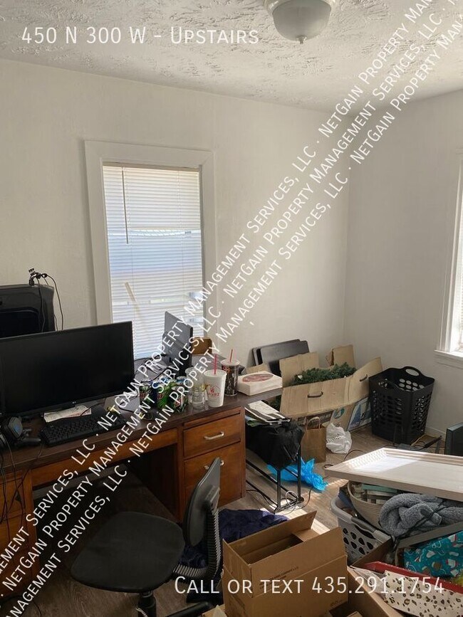 Building Photo - Pet Friendly 2 Bedroom 1 Bath apartment