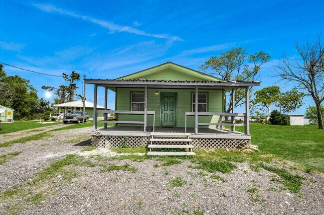 Foto del edificio - 17111 River Rd