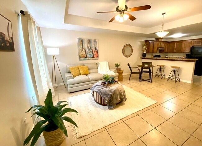 Foto del edificio - 6621 Garden Woods Ave