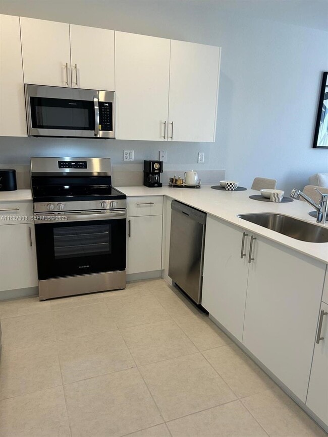 Building Photo - 1172 SE 1st Ave