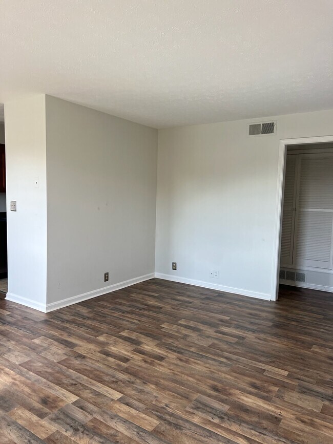 Building Photo - 9345 Taylorsville Rd