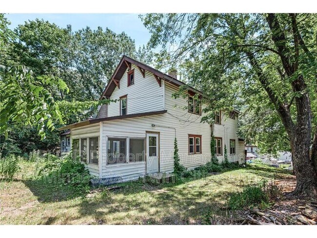 Building Photo - 721 Plum St