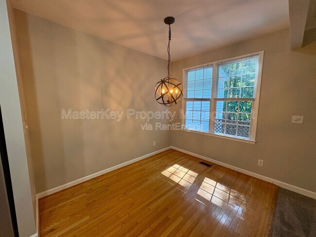 Foto del edificio - 4506 Treerose Way