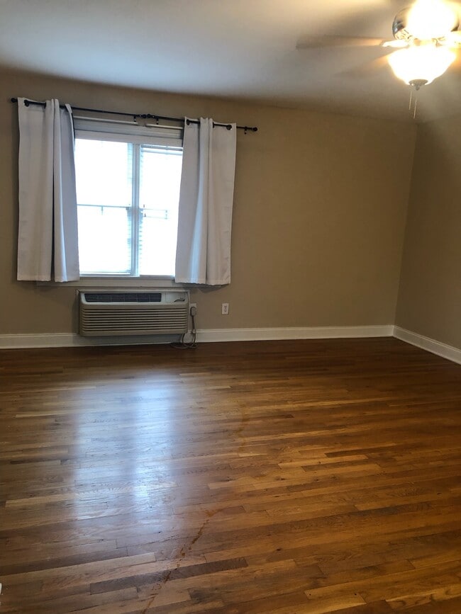 Building Photo - 337 Martin Luther King Jr Dr