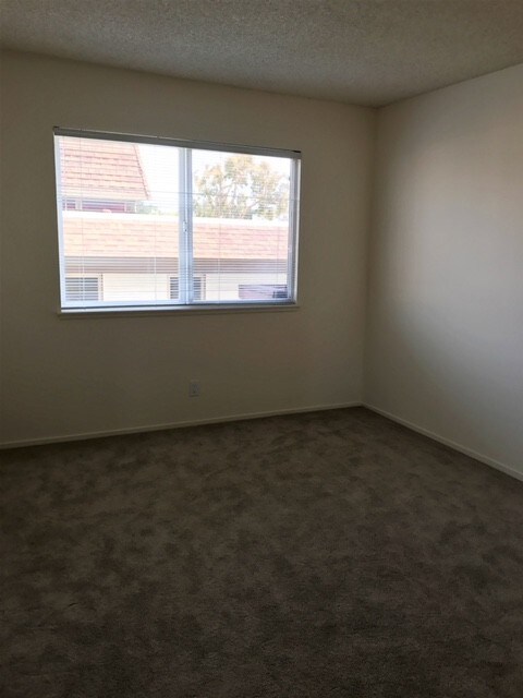 Building Photo - 1450 Southgate Ave