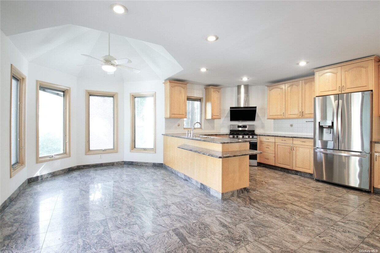 65 Russell Rd Unit 1, Garden City, NY 11530 Apartments in Garden City