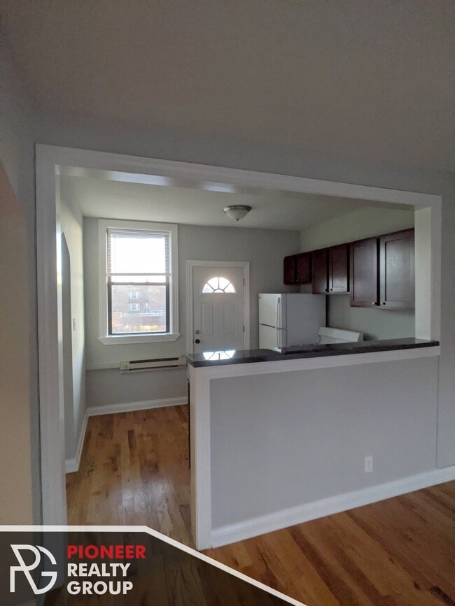 Building Photo - 4409 N Wolcott Ave