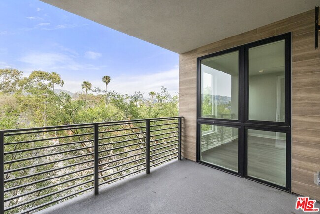Building Photo - 7428 Santa Monica Blvd