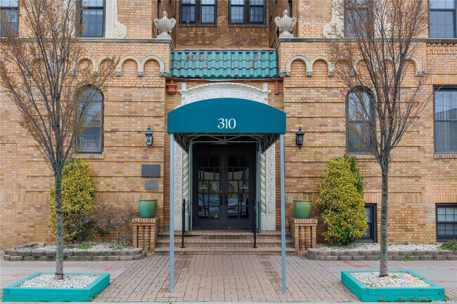 Building Photo - 310 Riverside Blvd