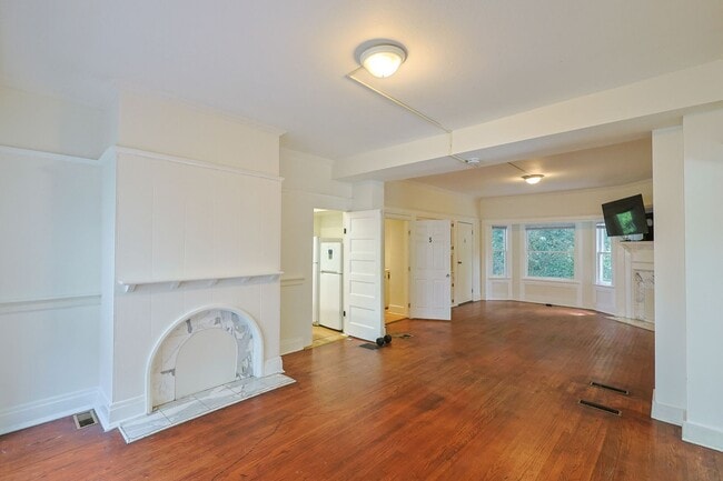 Building Photo - The Carina Victorian Home near the Row!