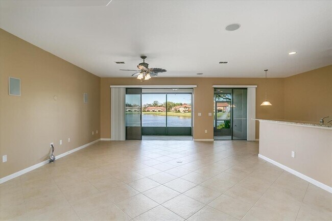 Building Photo - Beautiful Townhome in Vizcaya
