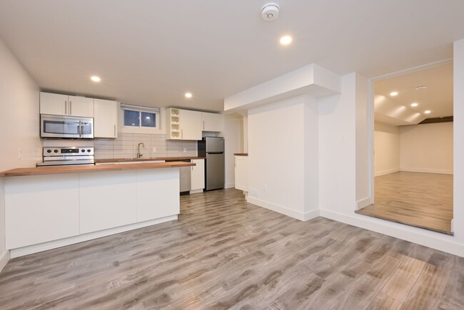 Building Photo - 40 Woodland Av