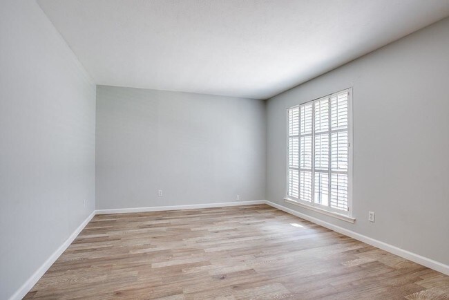 Building Photo - 5018 Les Chateaux Dr