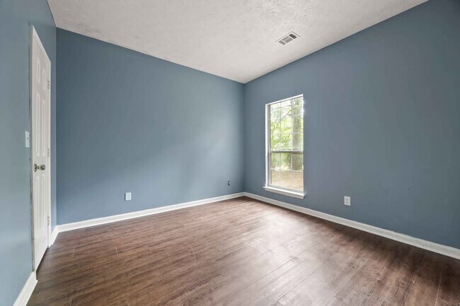 Building Photo - 4997 Wedgewood Pl