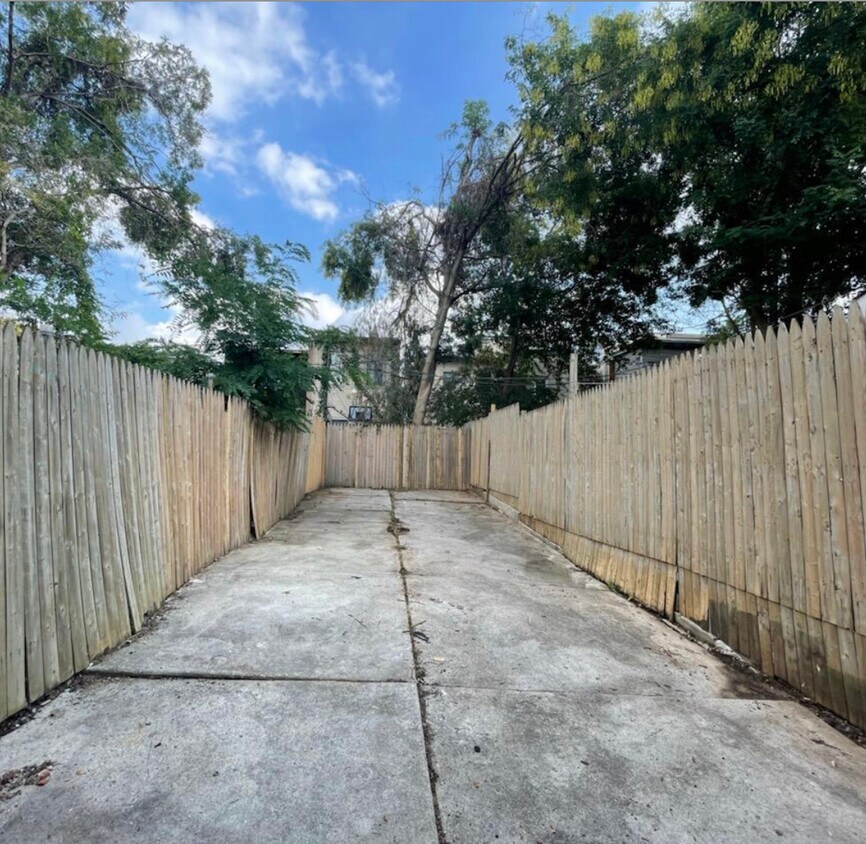 Foto principal - 2221 N Sydenham St