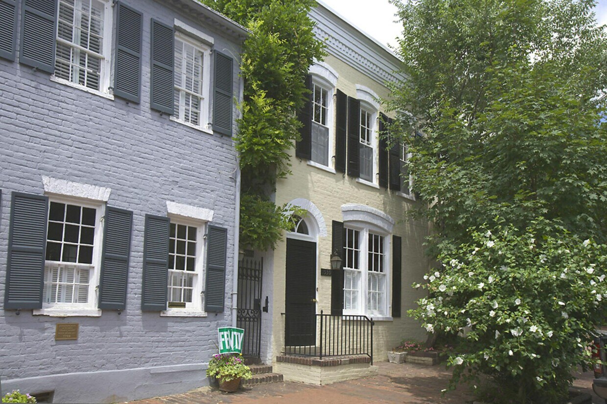 Primary Photo - 1530 33rd St NW