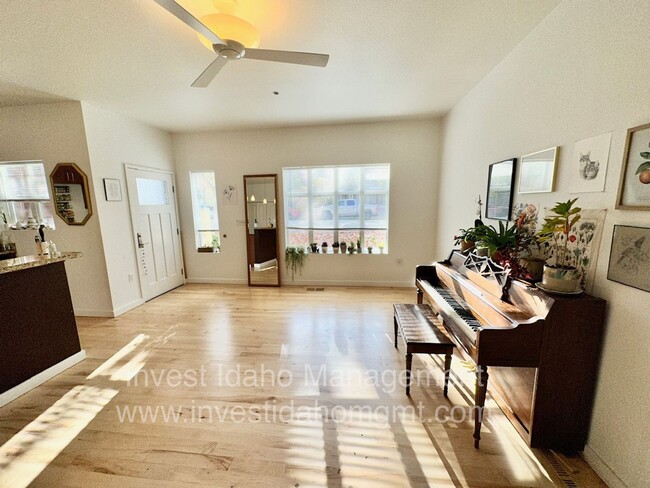 Foto del edificio - Must see beautiful condo in Downtown Boise!