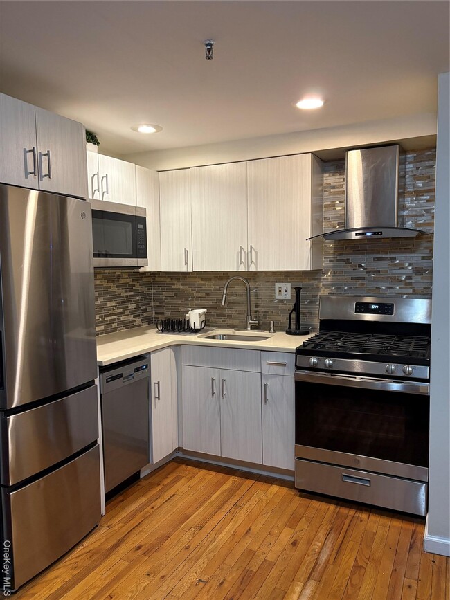 Building Photo - 373 Gates Ave