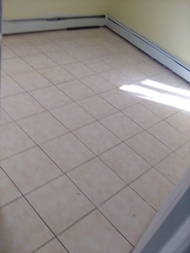 Building Photo - 92 Holly St