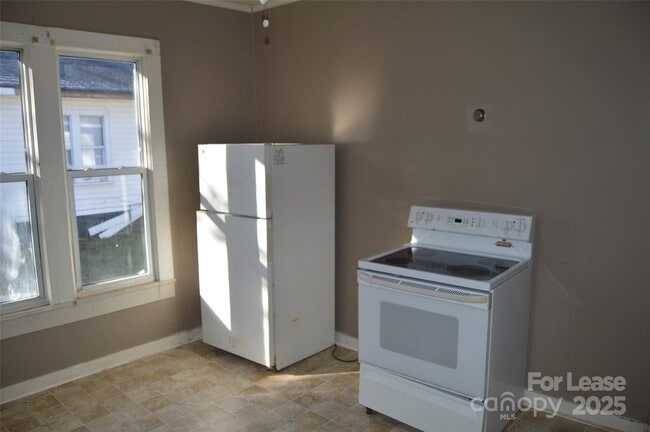 Building Photo - 208 Wilson St