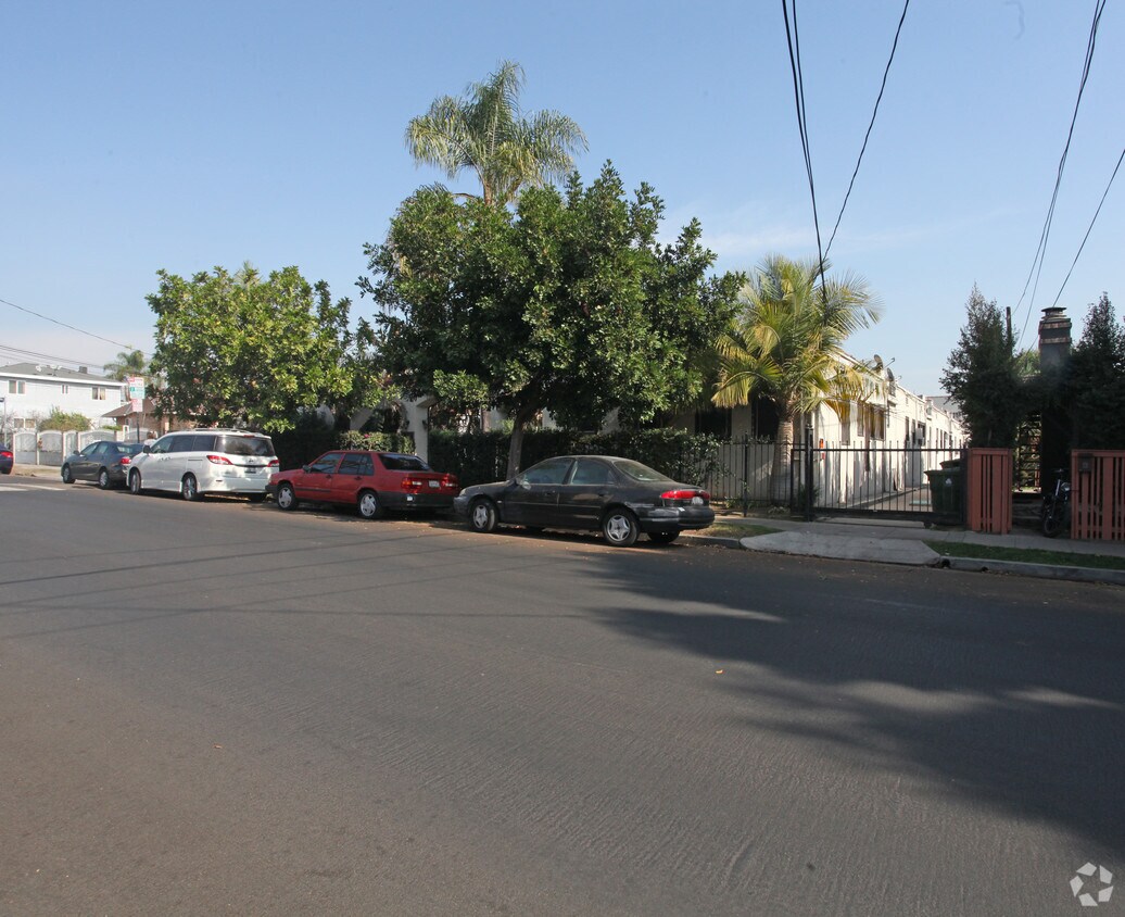 Foto del edificio - 1166 N Hobart Blvd