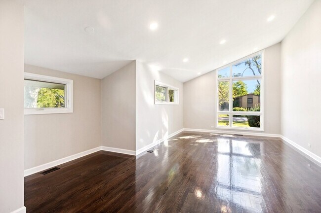 Foto del edificio - 1321 Heatherfield Ln