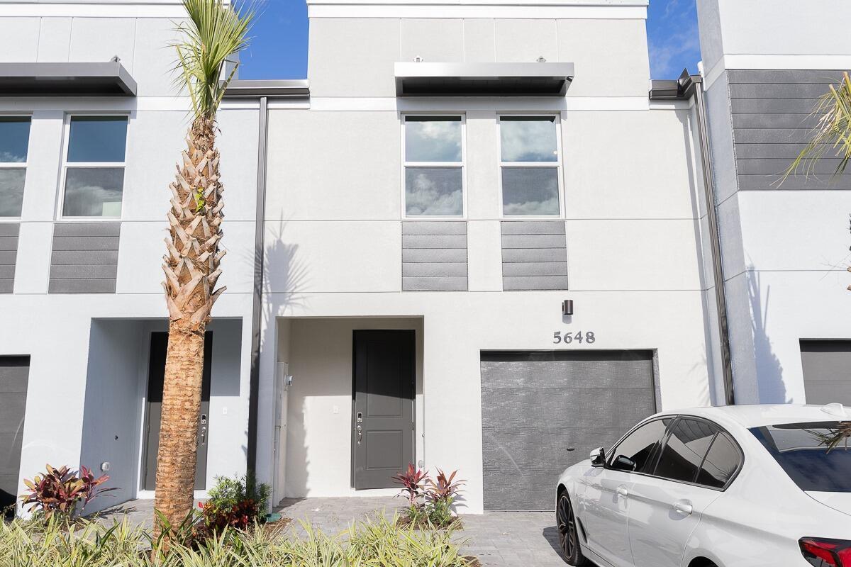 Primary Photo - 5648 Mentmore Dr