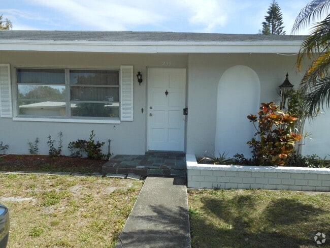Building Photo - 233 Gatewood Dr