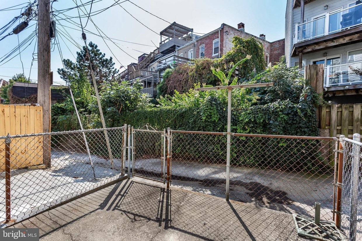 Foto principal - 645 E Clement St