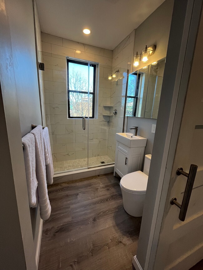 Building Photo - 11 Park Dr