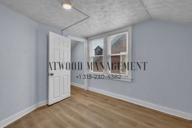 Foto del edificio - This beautifully updated 4-bedroom, 1-bath single-family home is ready for move-in!