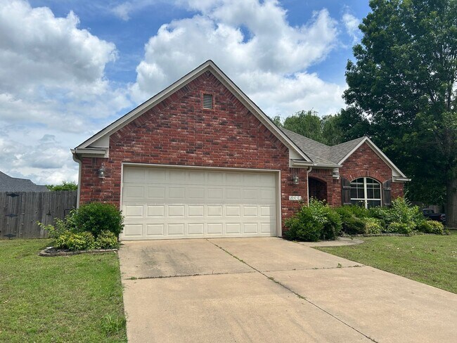 Building Photo - Stunning West Fayetteville Single Family Home