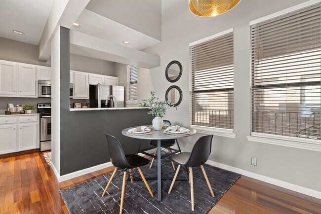 Foto del edificio - 611 E 45th St