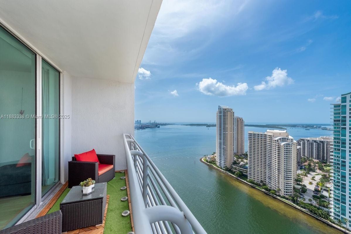 Primary Photo - 325 S Biscayne Blvd