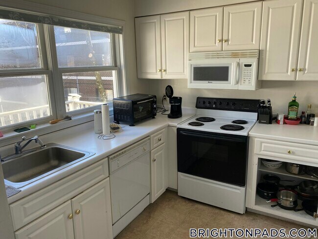 Building Photo - 8 Glencoe St