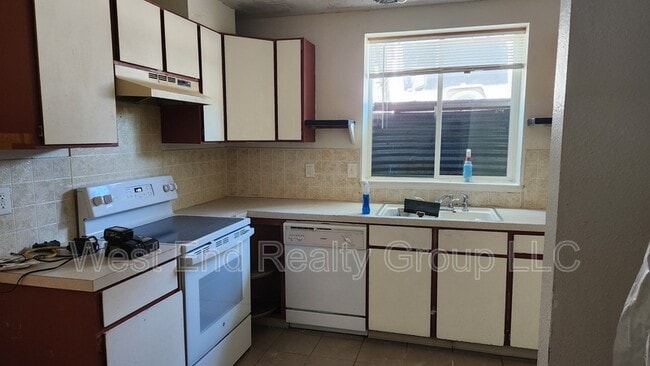 Photo - 1023-1029 N Washington Ave Apartment