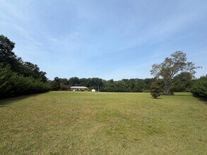 Building Photo - 545 Cassville Rd