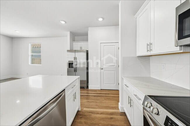 Building Photo - 10064 W Oleta Ave