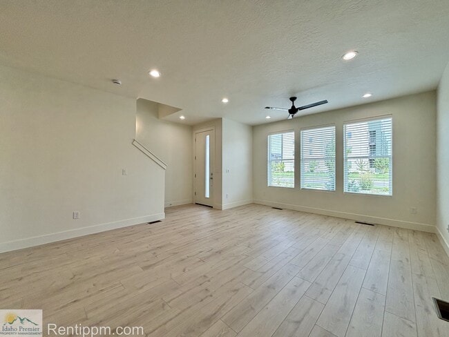 Building Photo - 1207 N Webb Wy
